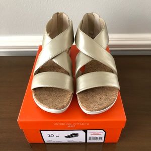 Adrienne Vitadini Gold Sandals 10 EUC